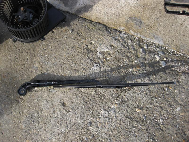 Nosac zadnje metlice