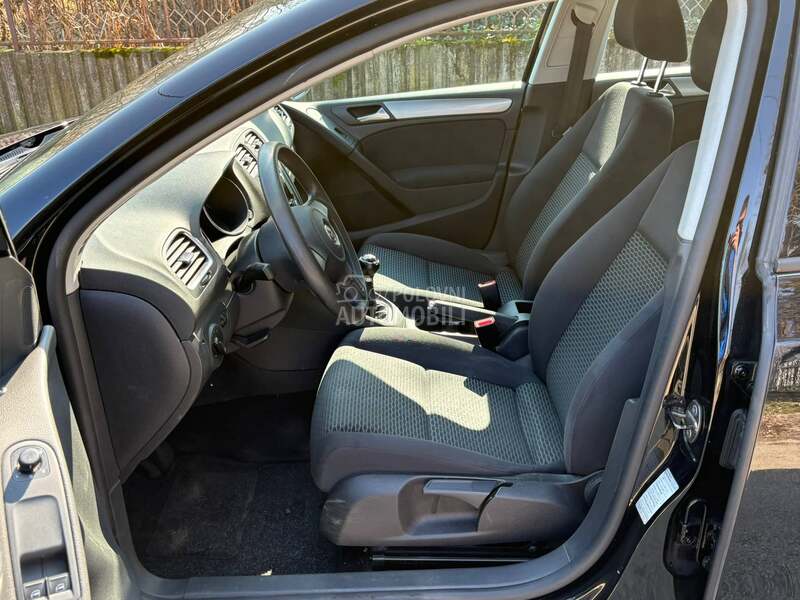 Volkswagen Golf 6 1.6 TDI BLUEMOTION