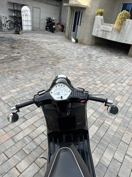 Piaggio Vespa GT 125
