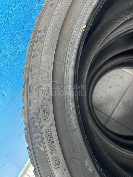 Semperit 205/45 R17 Zimska