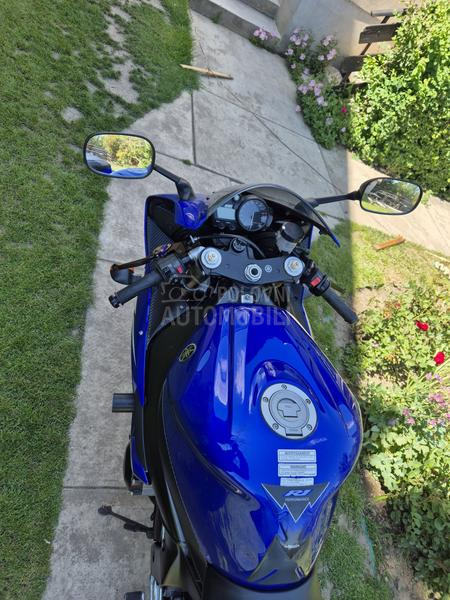 Yamaha R1