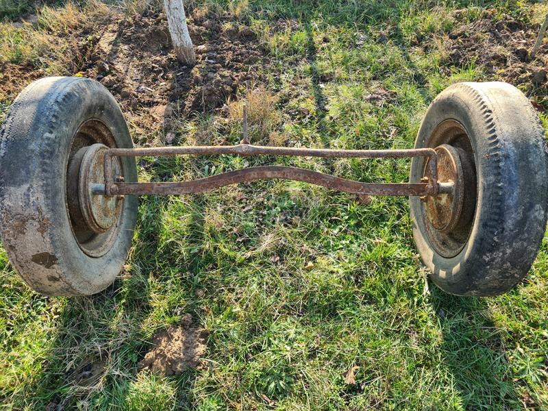 Osovina sa zaprežnih kola