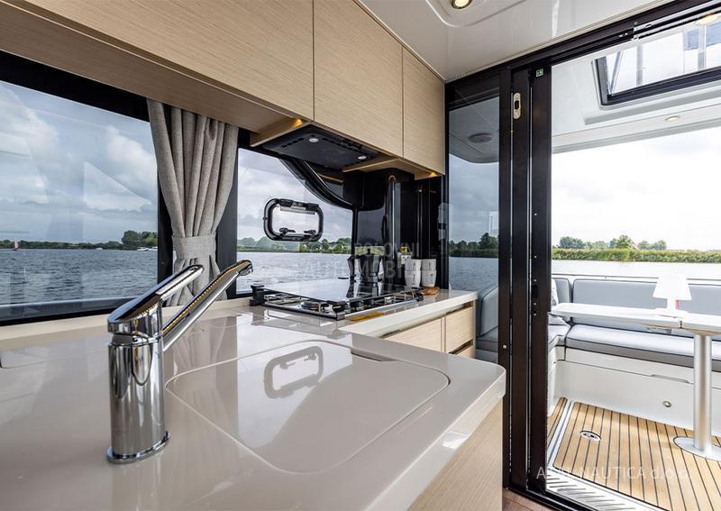 Delphia yachts 11 Sedan