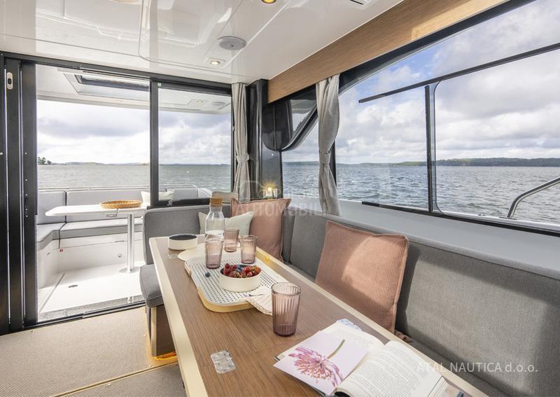 Delphia yachts 11 Sedan