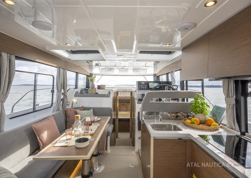 Delphia yachts 11 Sedan