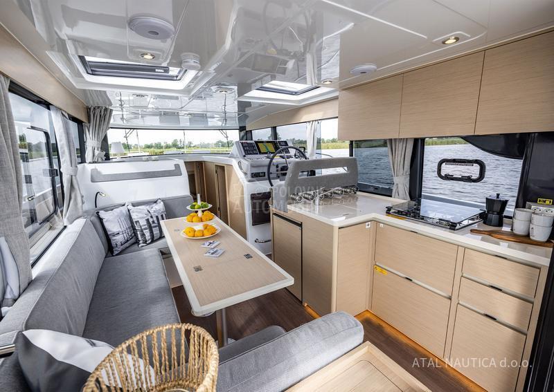 Delphia yachts 11 Sedan