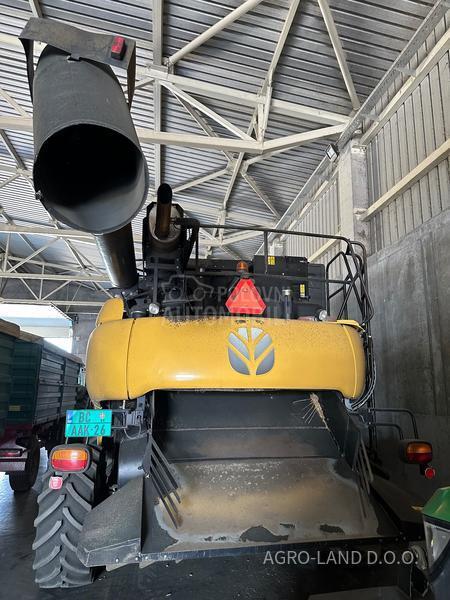 New Holland CR 8.90