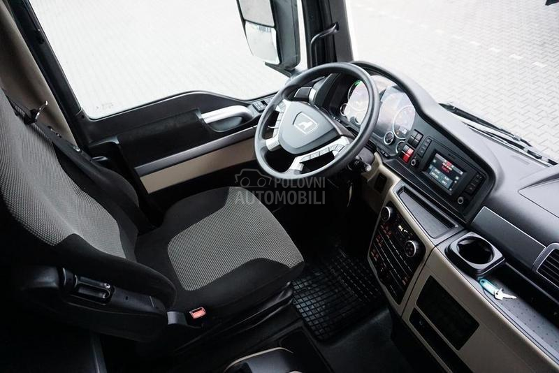 MAN TGX tegljač DOM1837