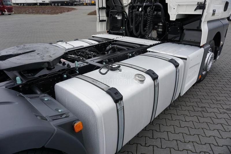 MAN TGX tegljač DOM1837