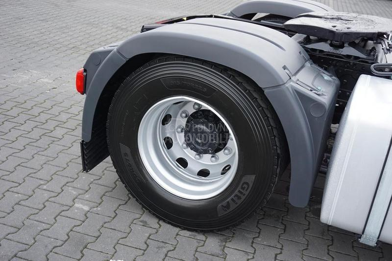 MAN TGX tegljač DOM1838