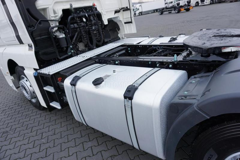 MAN TGX tegljač DOM1838