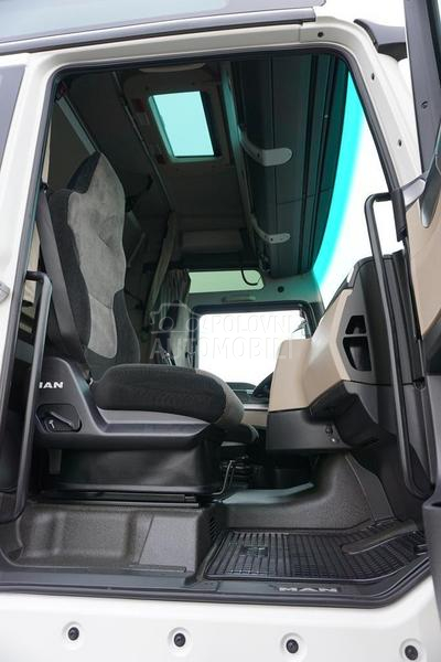 MAN TGX tegljač DOM1838