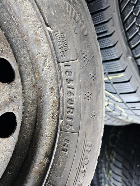 Dunlop 185/60 R15 Zimska