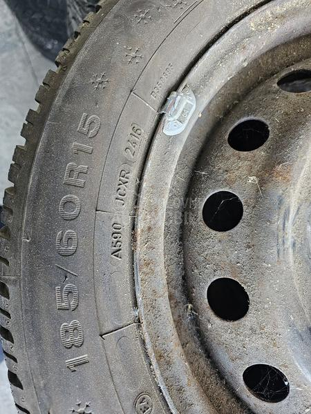 Dunlop 185/60 R15 Zimska