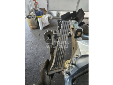 Papuca Gasa za Volkswagen Passat B6