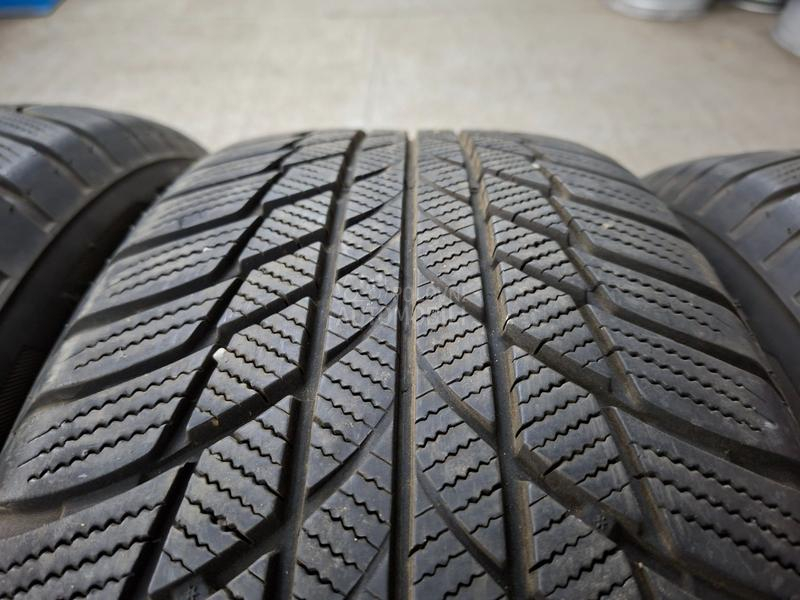 Bridgestone 225/55 R17 Zimska