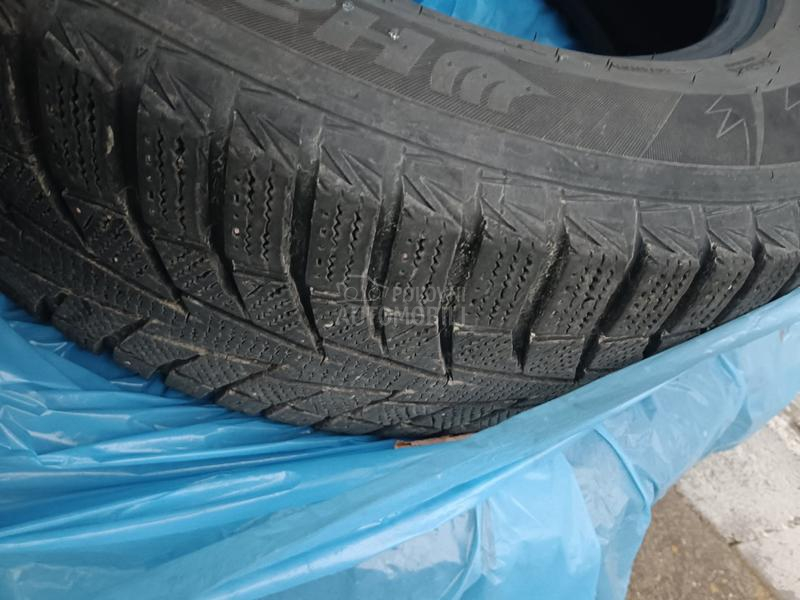 Hankook 225/65 R17 Zimska