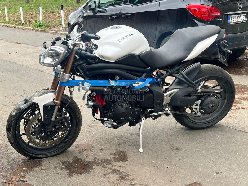 Triumph Triple speed 1050