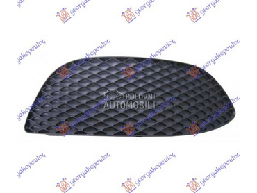 RESETKA PREDNJEG BRANIKA Desno za Mercedes Benz C Klasa od 2014. do 2018. god.