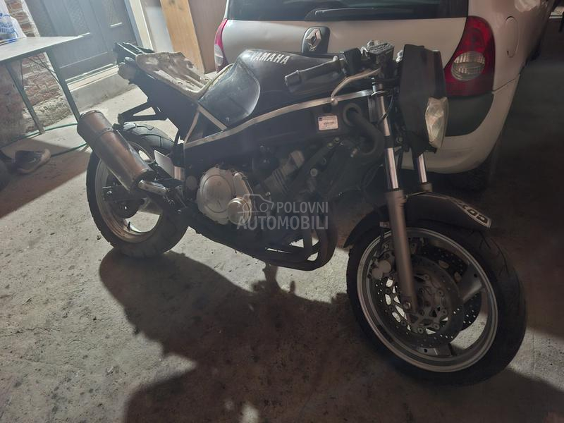 Yamaha FZR600