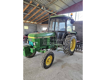 John Deere 2140