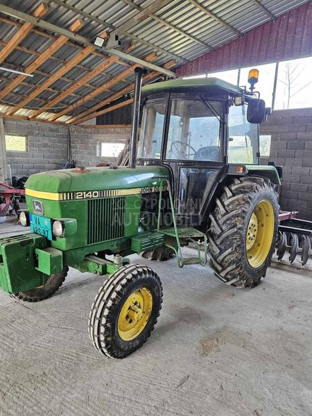 John Deere 2140