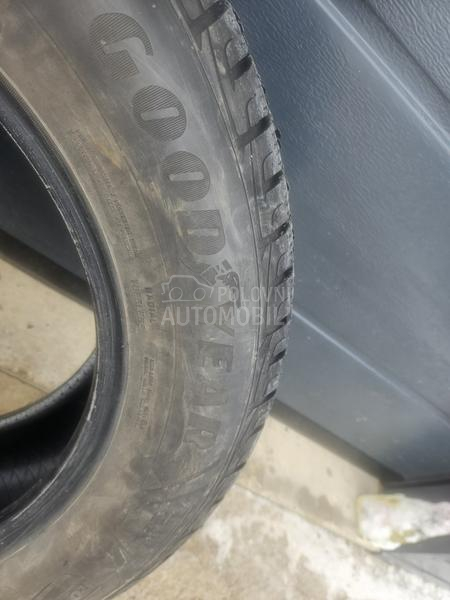Goodyear 235/65 R17 Zimska