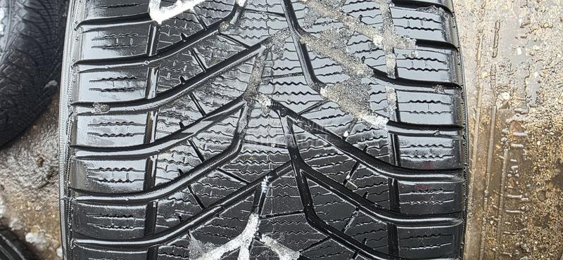 Yokohama 245/50 R18 Zimska