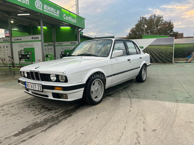 BMW 320 e30