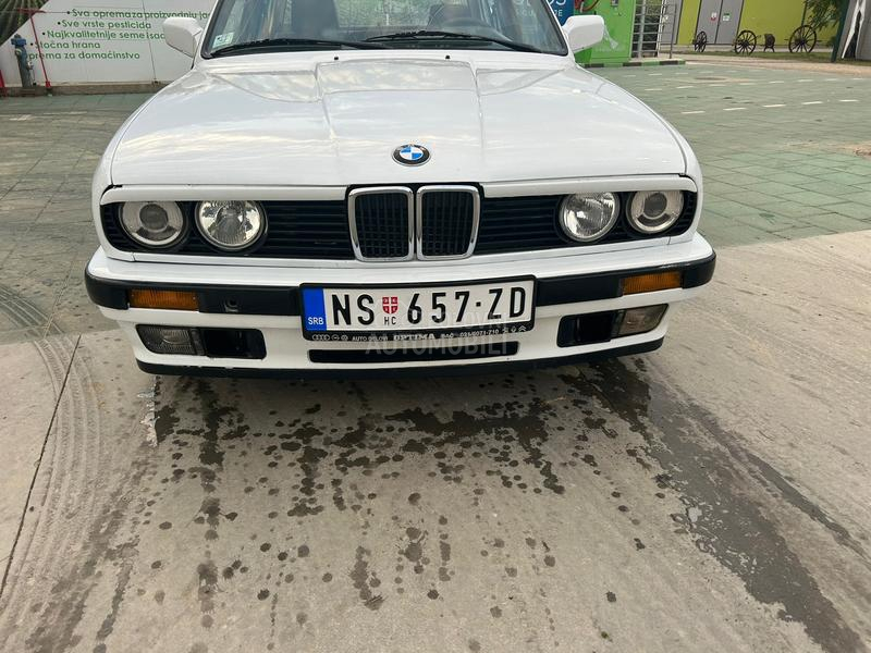 BMW 320 e30