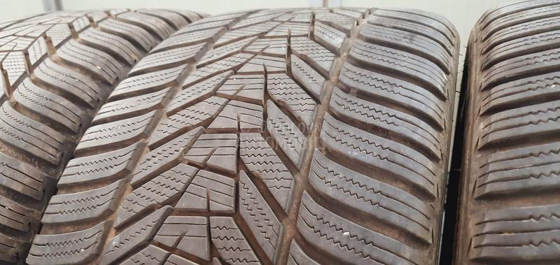 Hankook 245/35 R20 Zimska