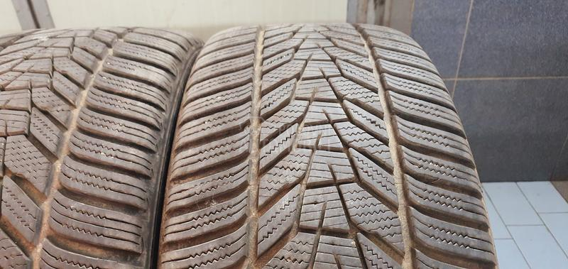 Hankook 245/35 R20 Zimska