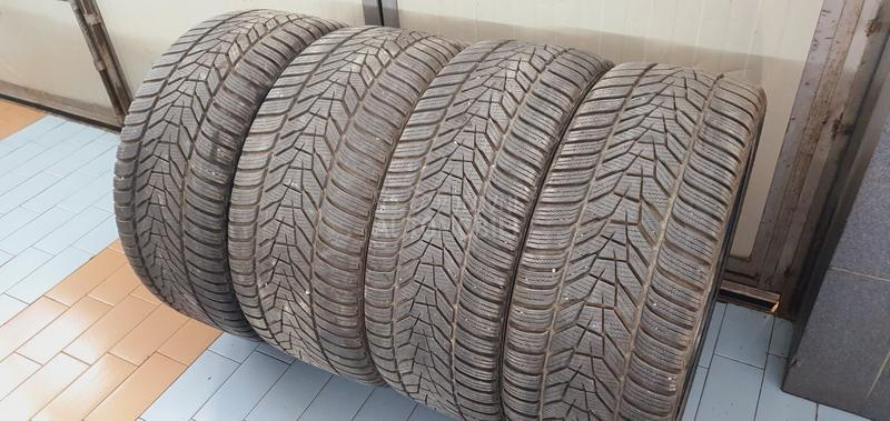 Hankook 245/35 R20 Zimska