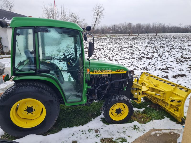 John Deere 4400