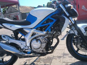 Suzuki Gladius SFV650 SV650