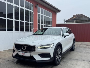 Volvo V60 Cross Country 2.0 D4 AWD