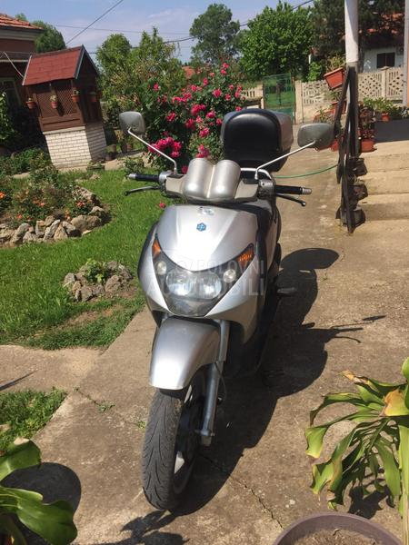 Piaggio Beverly 200