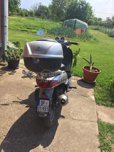 Piaggio Beverly 200
