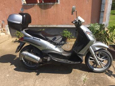 Piaggio Beverly 200