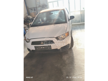 Mitsubishi Colt 2005. god. -  kompletan auto u delovima