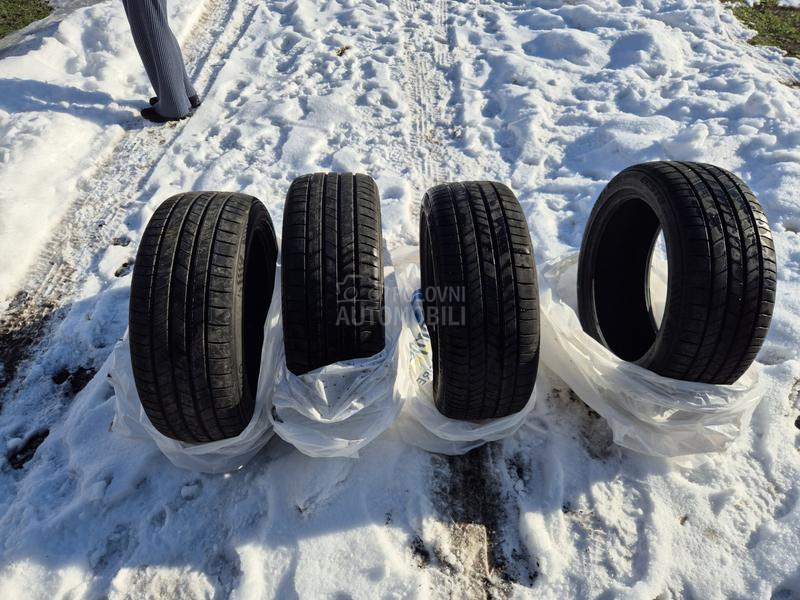 Kumho 225/45 R18 Letnja