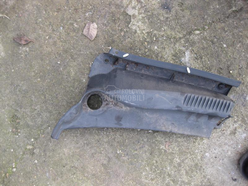 Plastika ispod brisaca