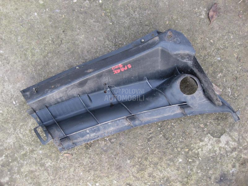 Plastika ispod brisaca