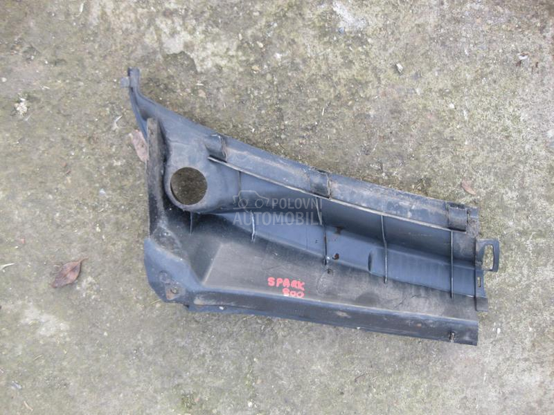 Plastika ispod brisaca