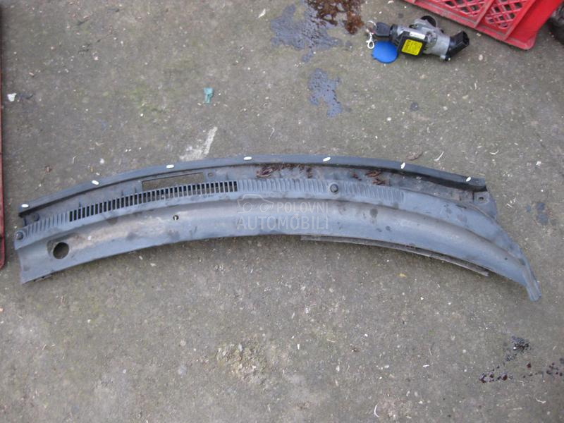 Plastika ispod brisaca