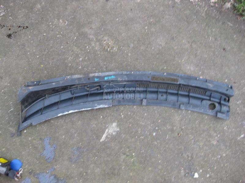 Plastika ispod brisaca