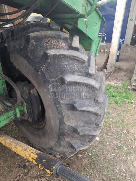 John Deere 23.1 r26