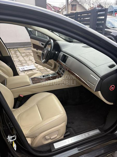Jaguar XF 