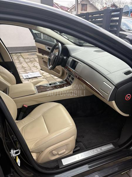Jaguar XF 