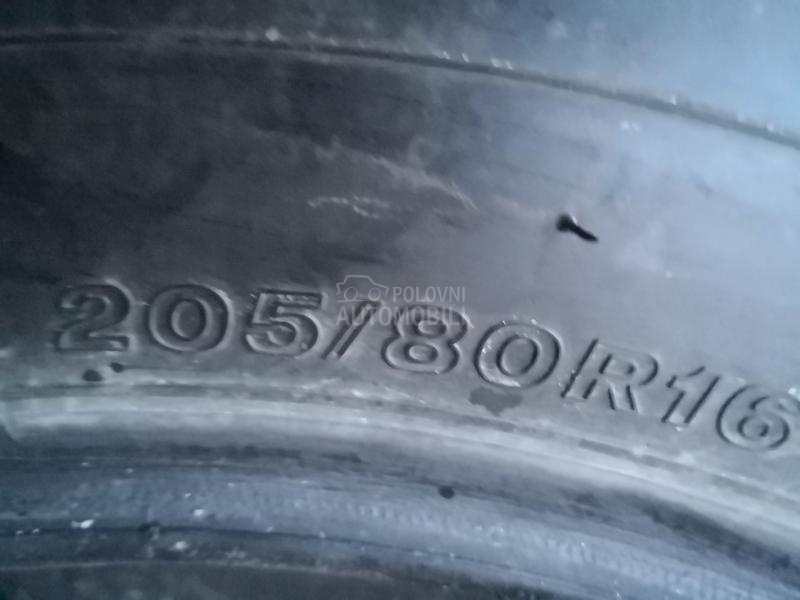 Bridgestone 205/80 R16 Zimska
